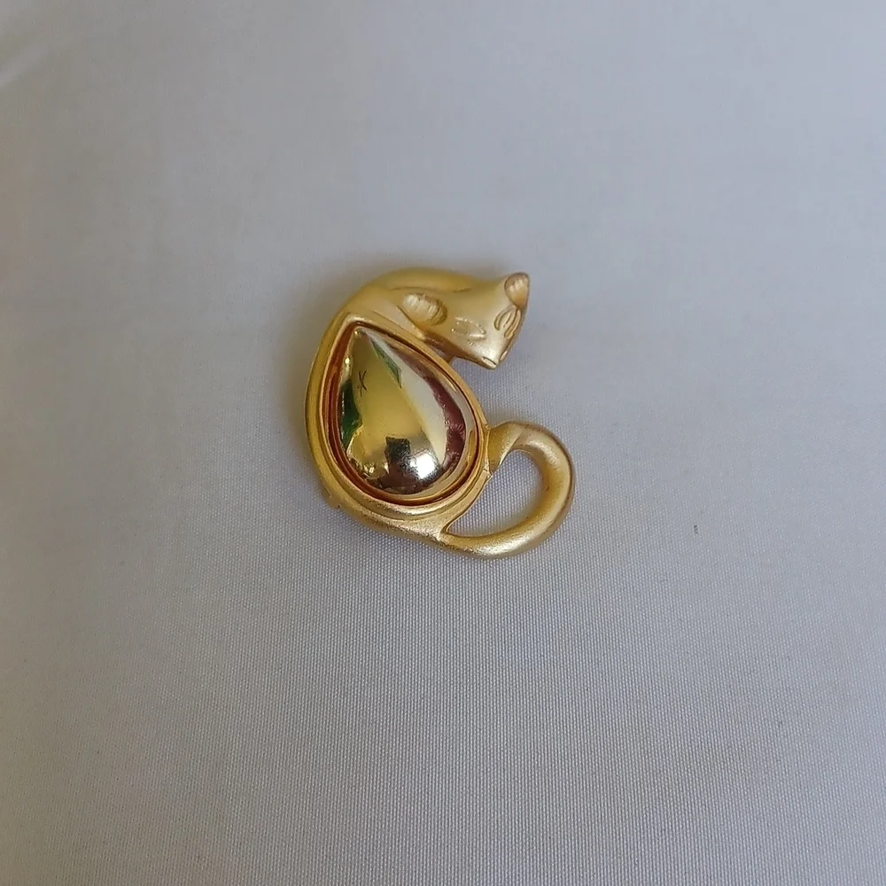 Sweet Vintage Siamese Cat Brooch, two-toned gold, can be hung as necklace, 1980s